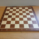 lesena Šahovnica standard 58 mm z manjšimi poškodbami